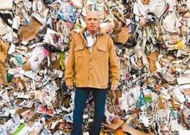 美国人回收废纸卖到中国