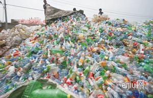 废饮料瓶“秘密”多 反复使用须谨慎