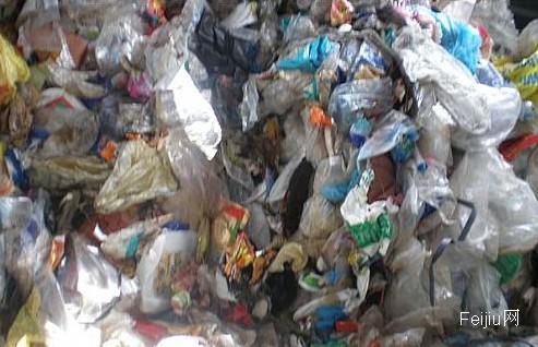 甘肃出现以废塑料为原料加工的饮用水桶