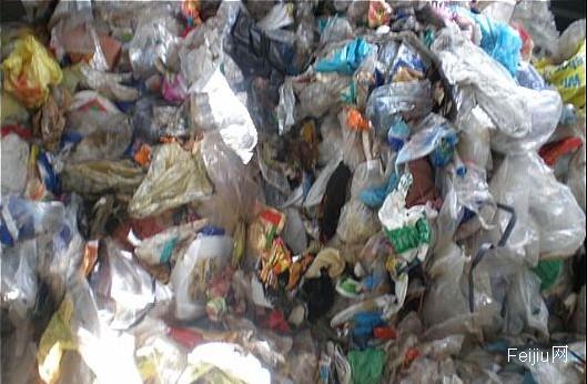 塑料袋加工厂气味刺鼻 原料竟是再生垃圾