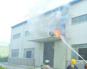 塑料加热温度过高  排烟管道喷“火舌”