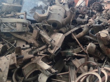 伊犁:报废汽车精细化拆解 最大限度实现资源循环利用 伊犁:报废汽车精细化拆解 最大限度实现资源循环利用